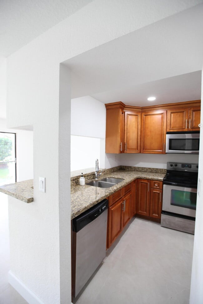 Photo - 1619 Cypress Pointe Dr