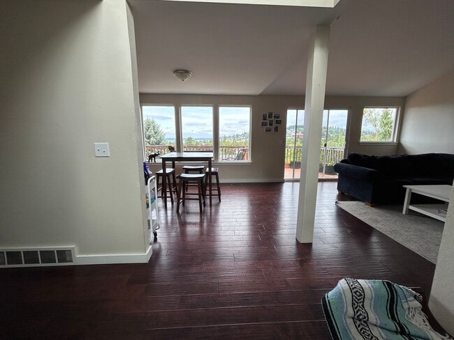 Photo - Large 4 Bedroom home with views of Bellingham Bay and Garage