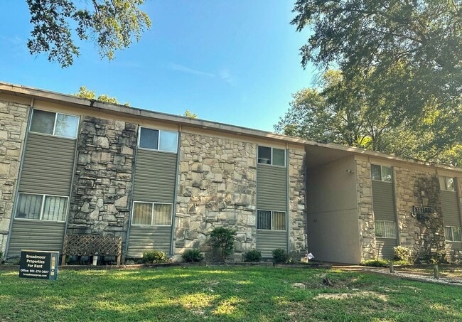 Building Photo - 2092 Jefferson Ave Unit 2092 #4 Rental