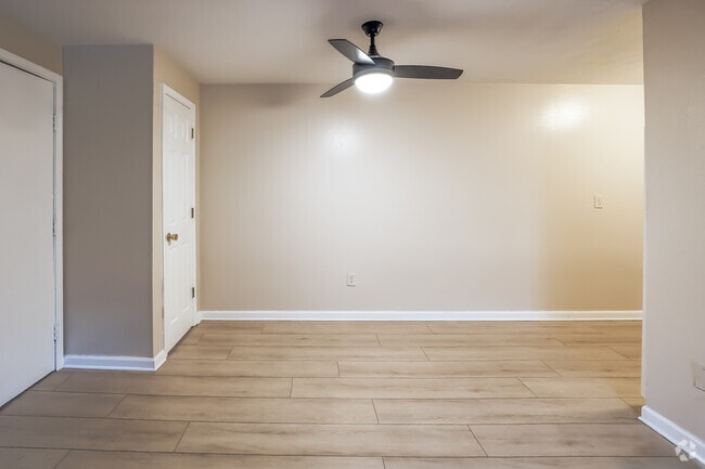 2BR, 1BA - 800SF- Dining Area