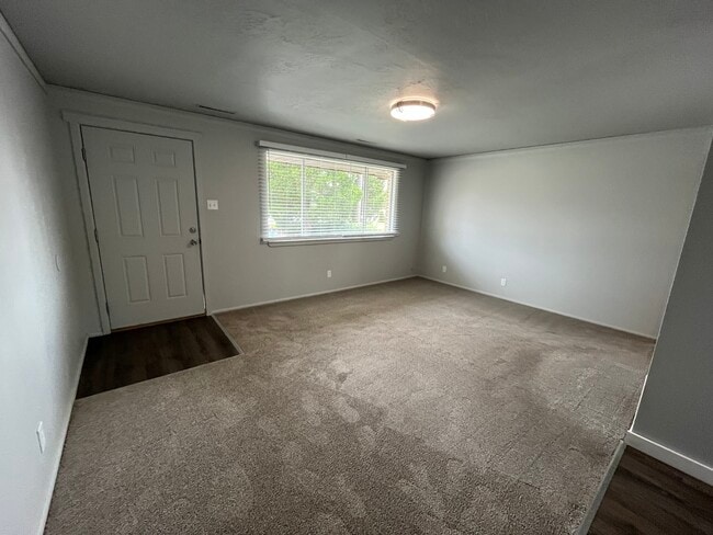 160 N 400 E Unit 160