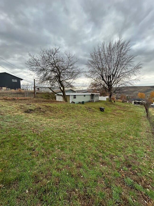 Building Photo - Updated 3 bedroom manufactured home