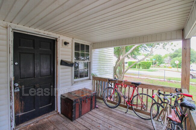 211 W Poplar St Unidad A