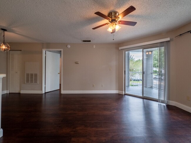 Building Photo - Regency Park - 16-209 Unit 16-209