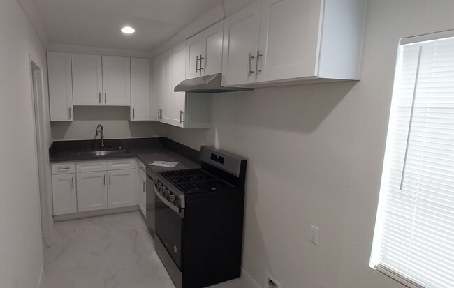 Cozy Kitchen - 4455 S Centinela Ave Apartamentos Unidad 1 Bedroom Back