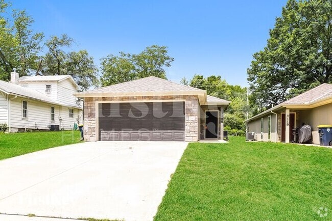 Building Photo - 5106 N Bellaire Ave Rental