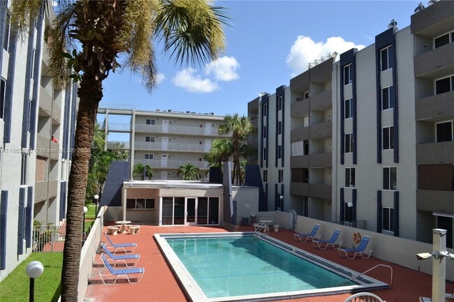 Building Photo - 10000 NW 80th Ct Unit 2219 Rental