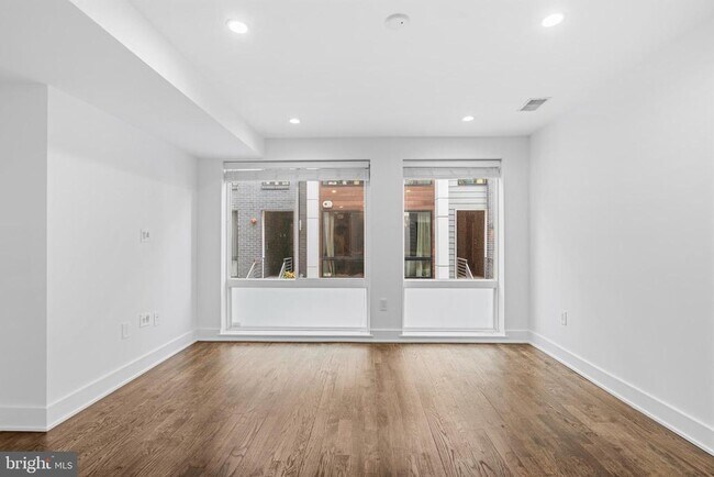 Photo - 1649 E Eyre St Unit 3