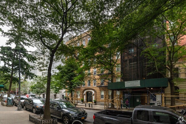 Photo - 261 W 22nd St