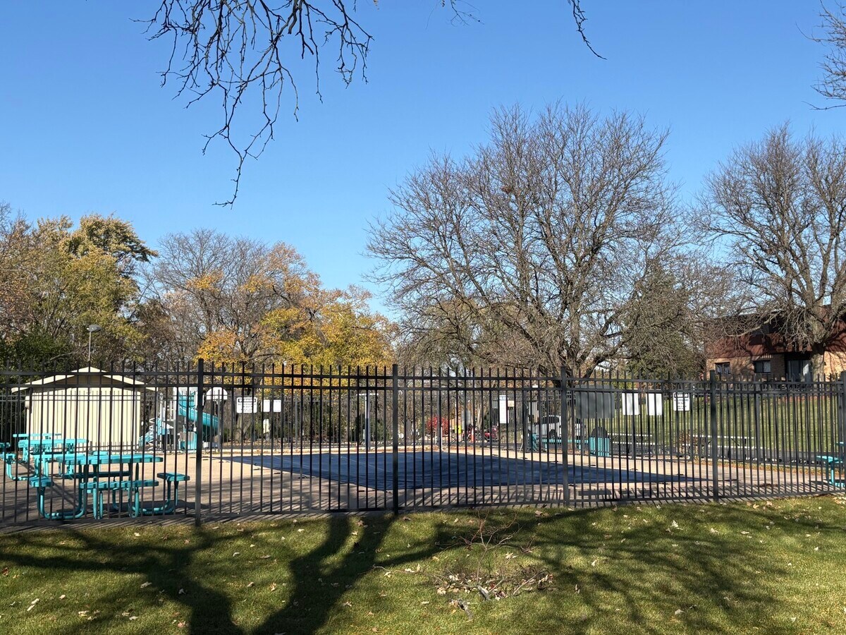 Photo - 200 Willow Ln