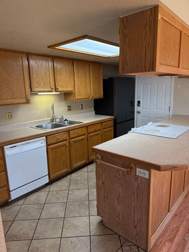 Photo - 3 bed, large yard