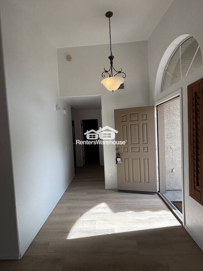 Photo - Contemporary style and space in Gilbert!