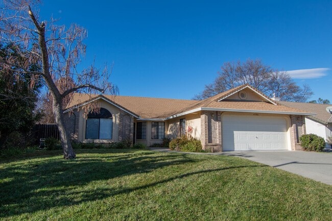 Beautiful Home in Country Heights! - Beautiful Home in Country Heights!