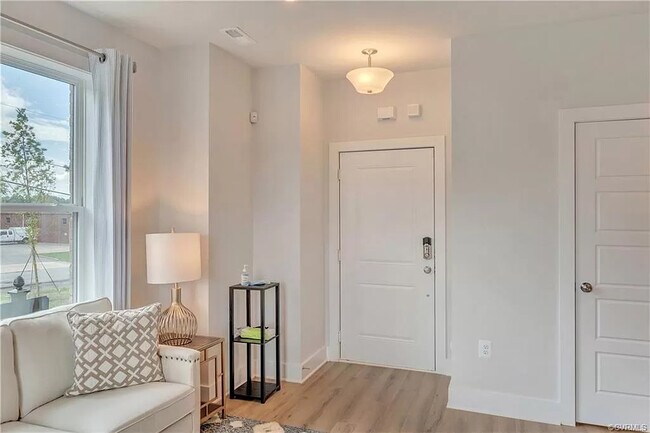 Photo - 658 Noush Ct