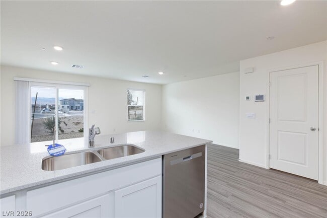 Building Photo - 6061 Amaryllis Fls St