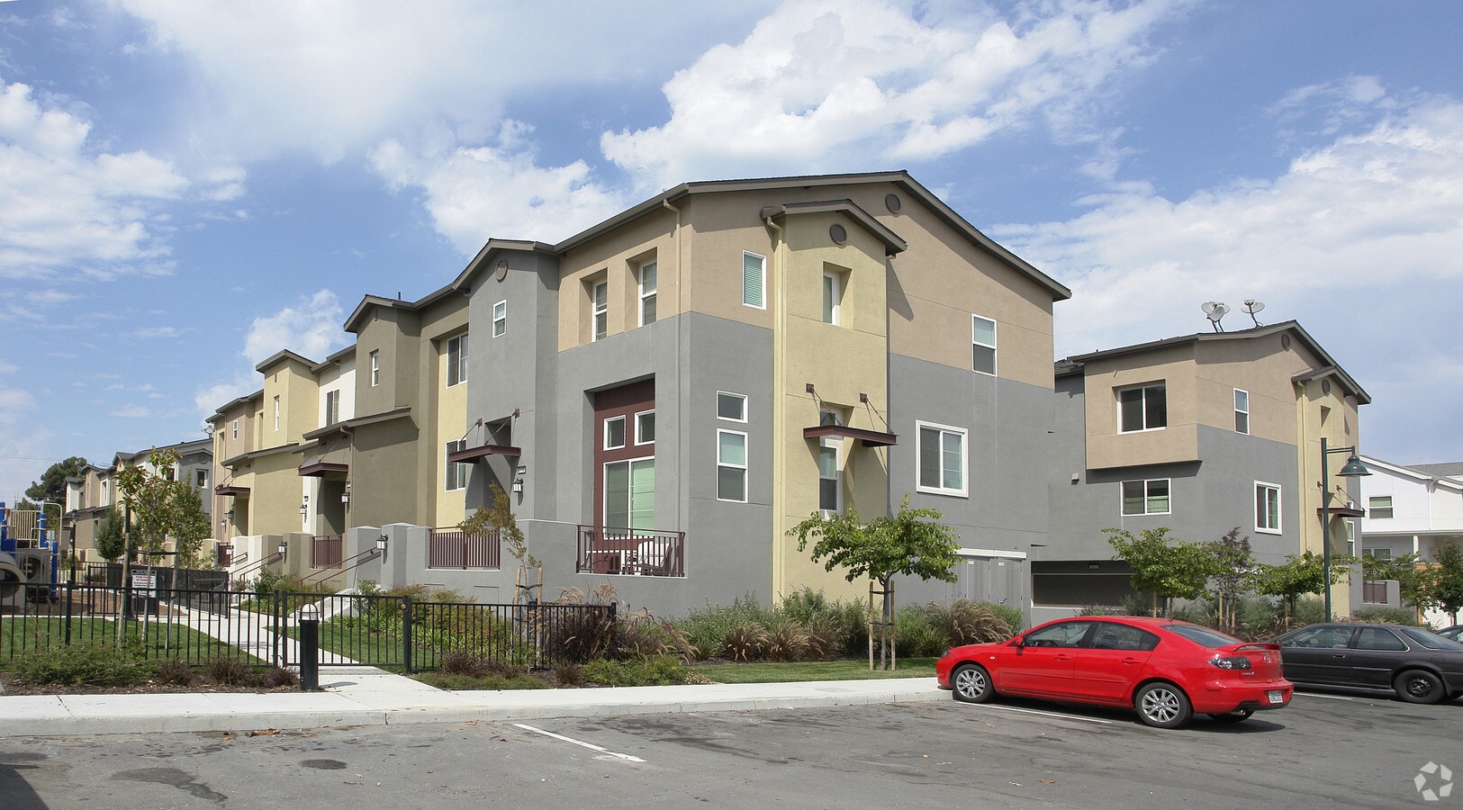 Giant Road Apartments - Giant Road Apartments