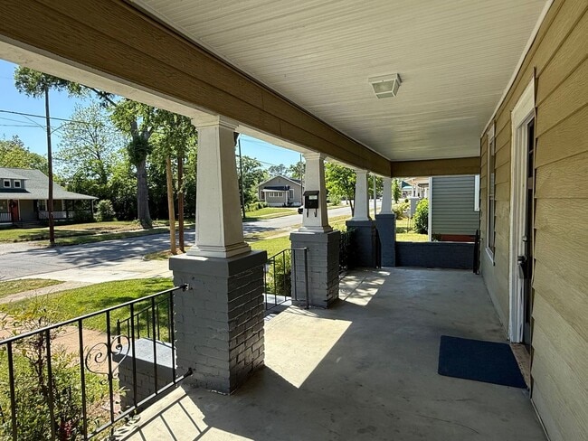 Photo - 3 Bedroom 1 Bath Home With Large Front Porch