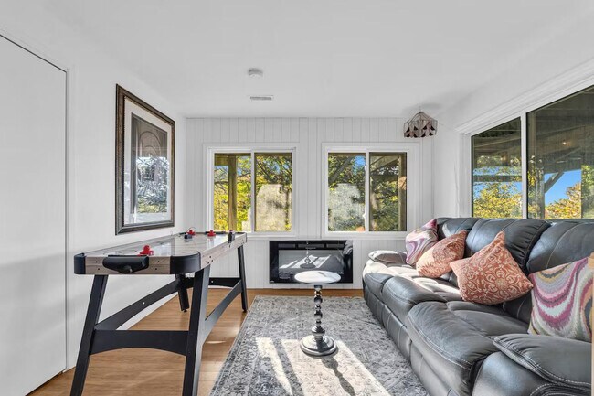 Photo - 707 Northumberland Heights Rd Unit ID1328904P