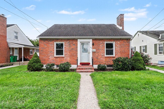Building Photo - 262 McKnight St