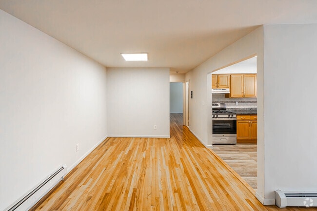 1BR, 1BA w/Basement - 950SF - Dining Room