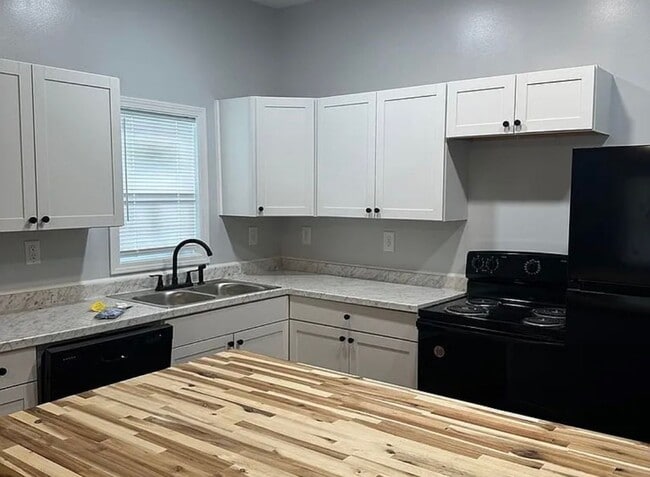 Building Photo - Now Pre-Leasing - Renovated 1 Bedroom