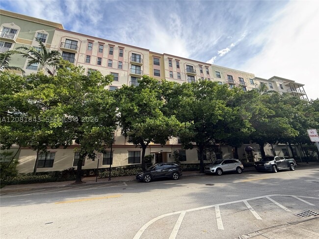 Building Photo - 1919 Van Buren St Unit 608A