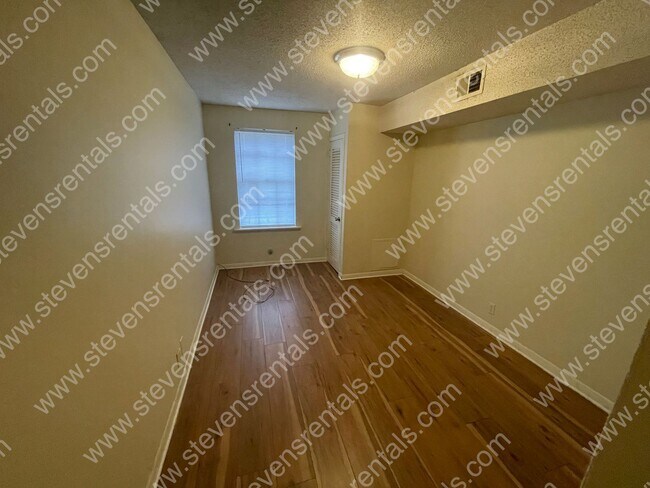 Photo - 441 Harding Pl