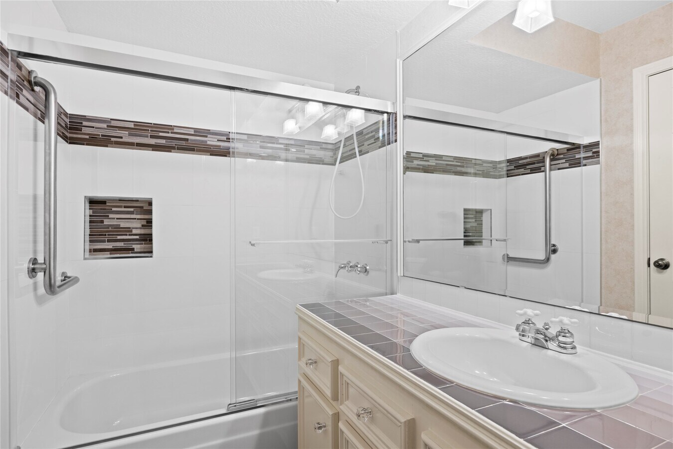 Photo - 18227 Longmoor Dr