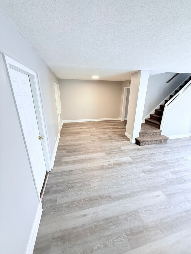 Photo - 4 Bed, 1 Bath Row home - Section 8 Approved