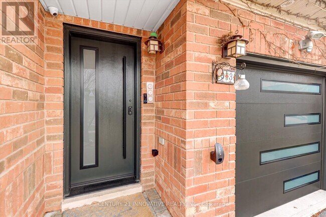 Photo - 53 Angier Crescent