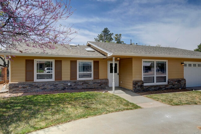 Photo - 4631 Sherwood St NE