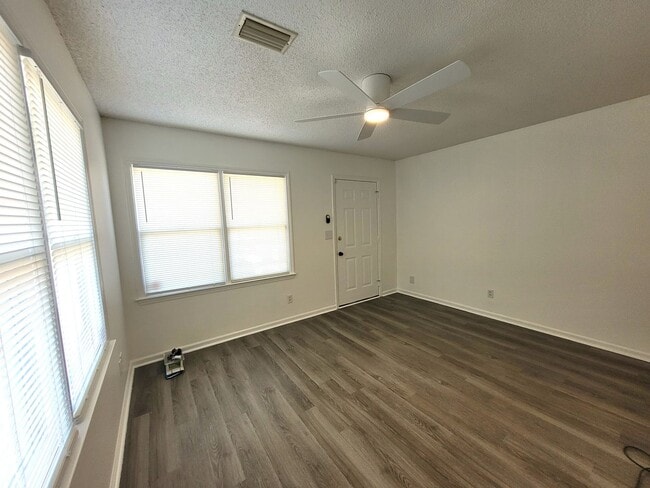Photo - Adorable 2 Bed/1 Bath Condo - One Story - ...