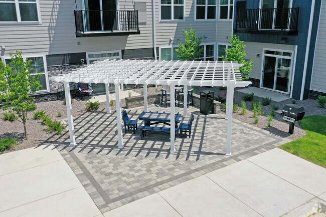 Grilling Patio - Crossroads at Elm Creek