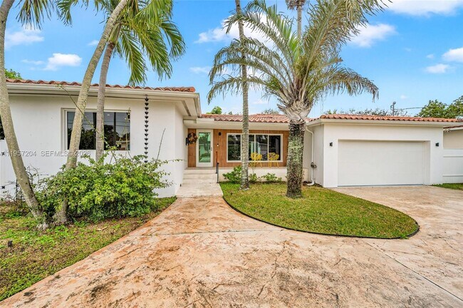 Photo - 1080 NE 104th St