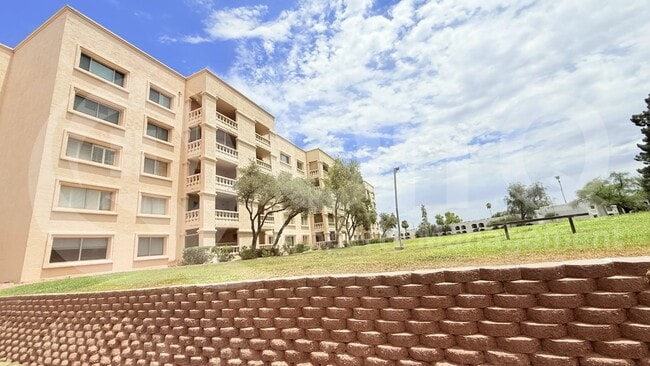 Building Photo - 7910 E Camelback Rd