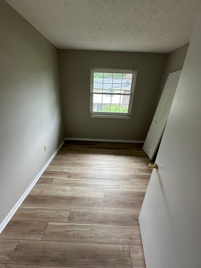 Photo - Updated 3 Bed 1.5 Bath Townhome with basement.