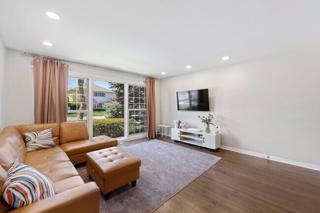 Photo - 8311 Kolmar Ave