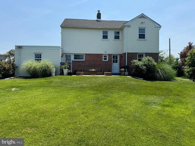 Building Photo - 402 Elliger Ave