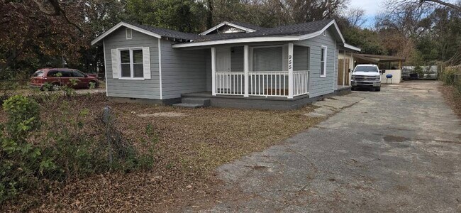 Photo - 955 Putnam St