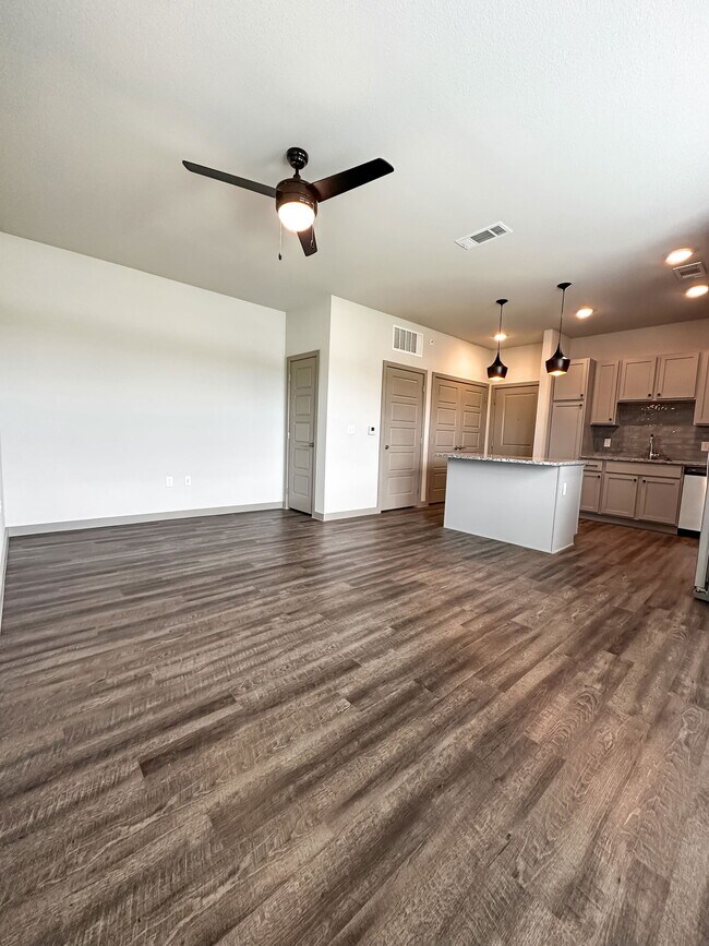 Photo - 3635 Marine Creek Pkwy Unidad 619