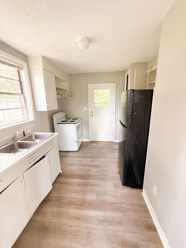 Photo - 2113 Robin St