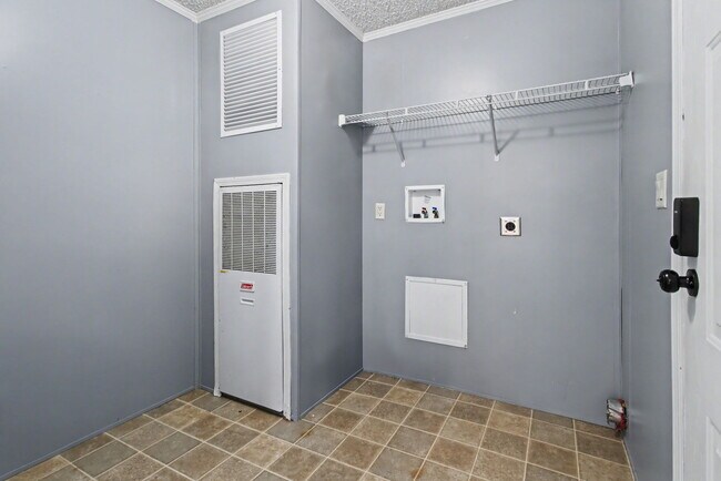 Photo - 212 Shipmans Pike