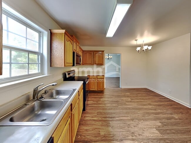 Photo - 524 Ryan Ave