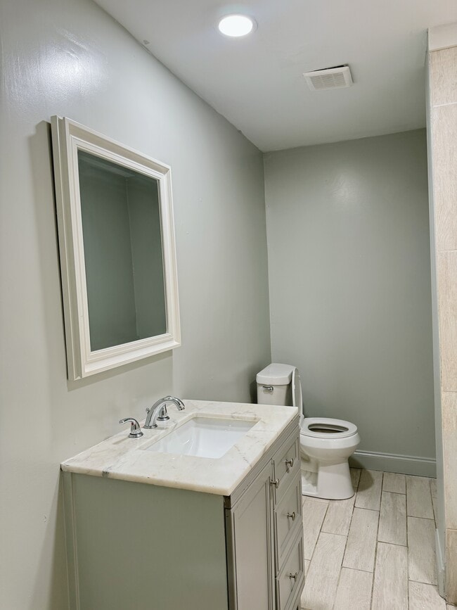 Photo - 1002 E Simcoe St