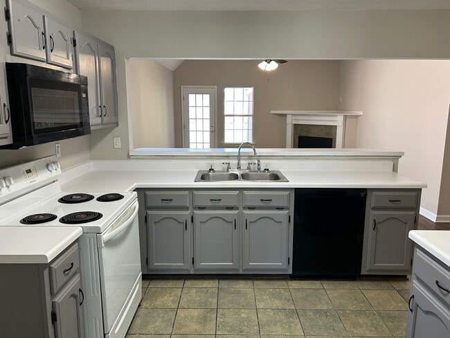 Photo - 7668 Tally Ho Dr E