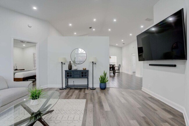 Photo - 6178 Garrett St