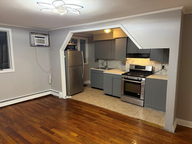 646 Ferry St Unit 2