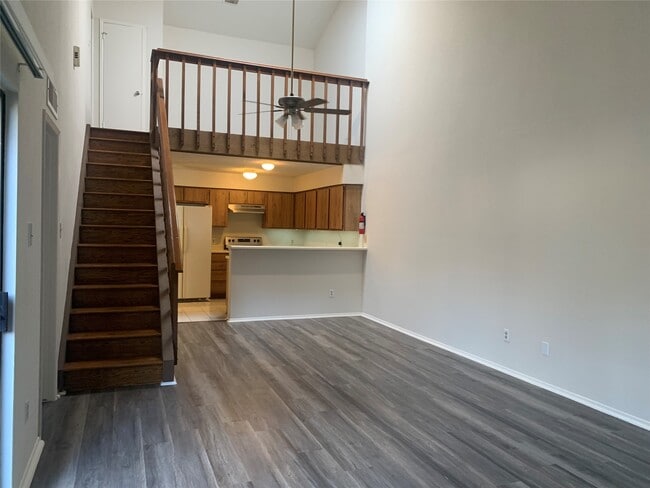 Building Photo - 2510 Grants Lake Blvd Unit 81