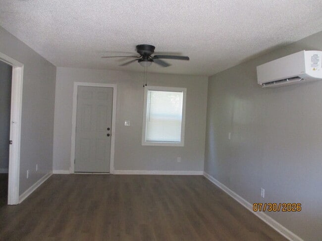 Photo - 321 Oak St