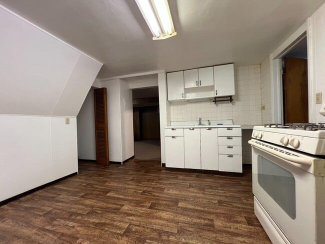 1905 Elmwood Ave Unidad G